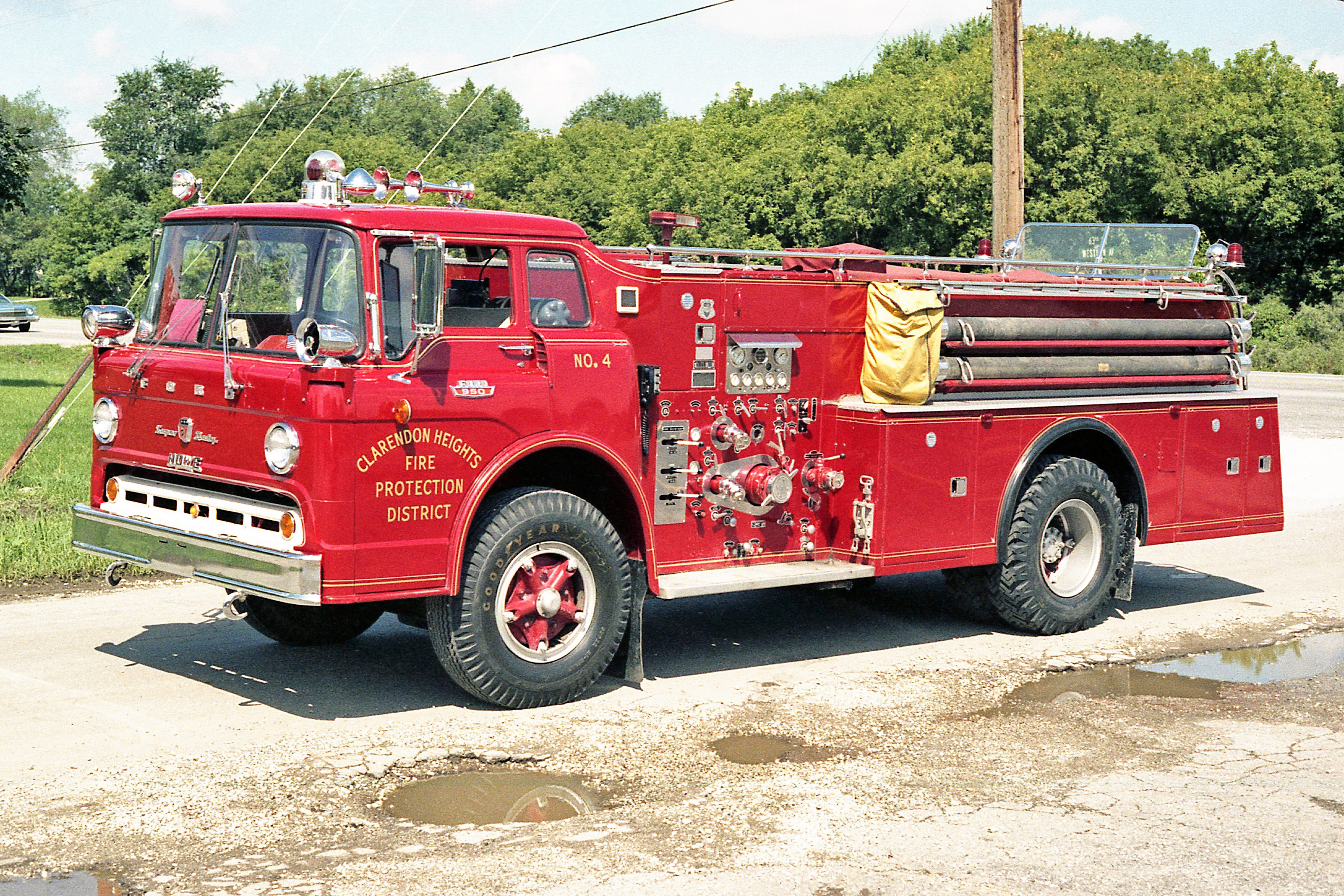 CLARENDON HEIGHTS ENGINE 394 1966 FORD C800 - HOWE