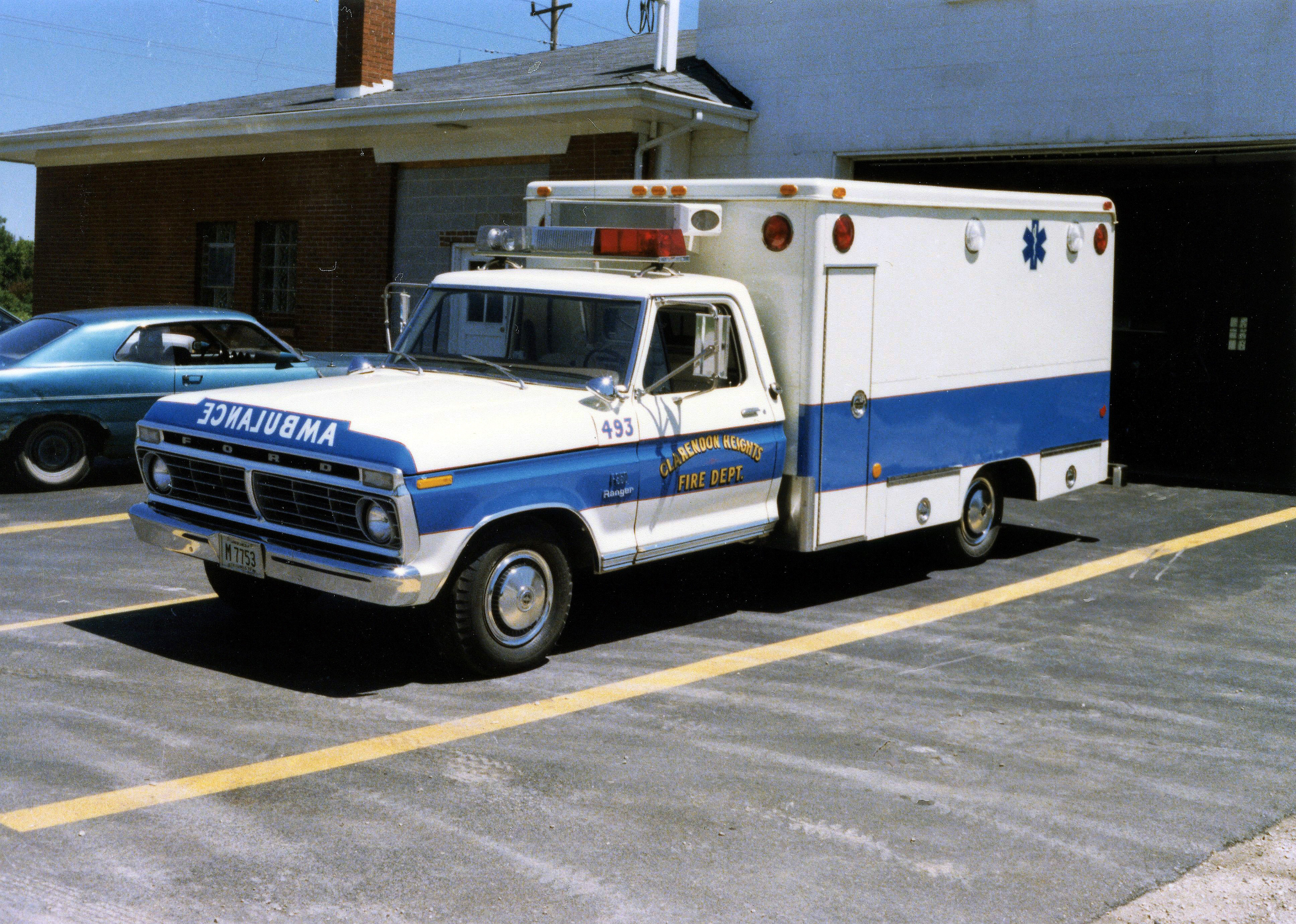 CLARENDON HEIGHTS FPD AMBULANCE 493